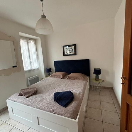 Joli Appart 29M2 En Vieille Ville Menton 2 Mins De La Mer Exterior foto